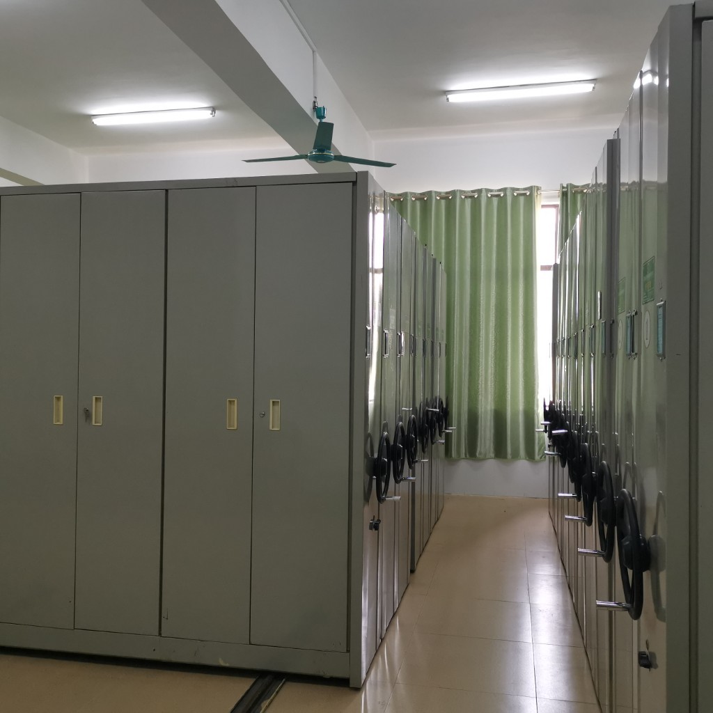 仪器室.jpg