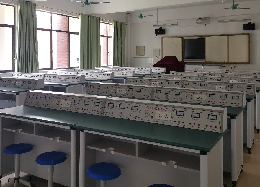 普通电学实验室1.jpg