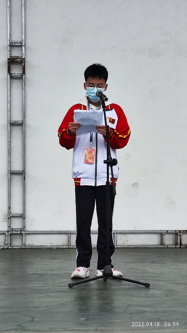 20级团总支副书记覃普伟做国旗下演讲.png