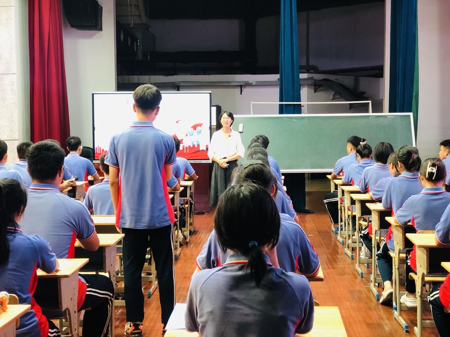 黄艳老师《抗“疫”有我疫中那抹志愿红》.png