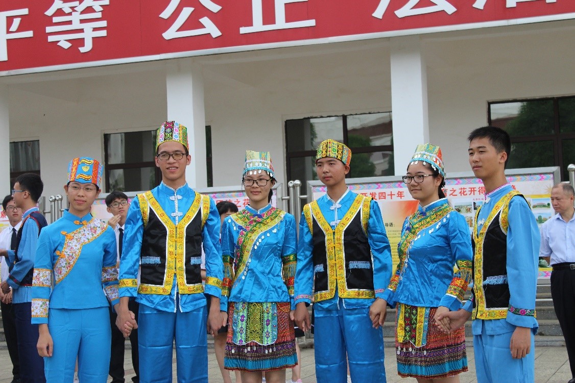 文娱活动中的少数民族学生