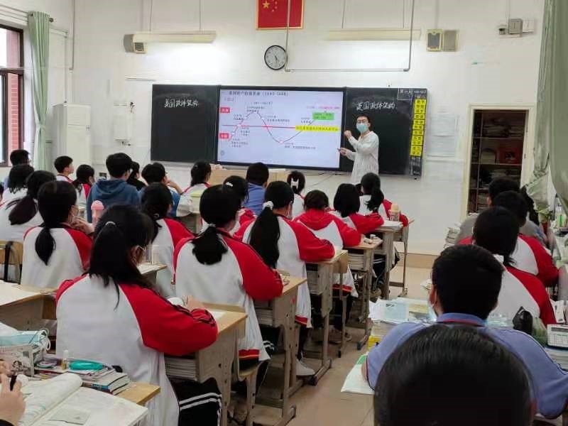 历史组老师的《当代中国民族政策》、《中国古代民族关系的演变》、《中国古代民族关系与对外交往》等课例授1