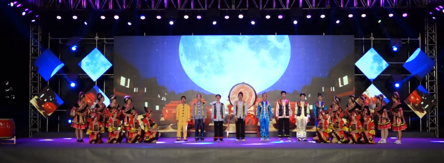 文艺汇演上的民族节目1
