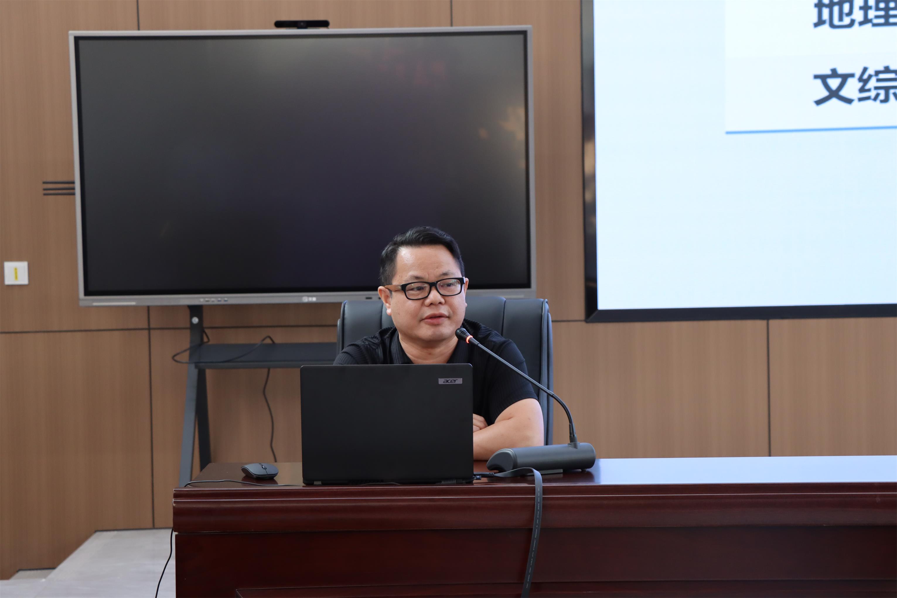 3.总校黄良良副主任进行质量分析.JPG
