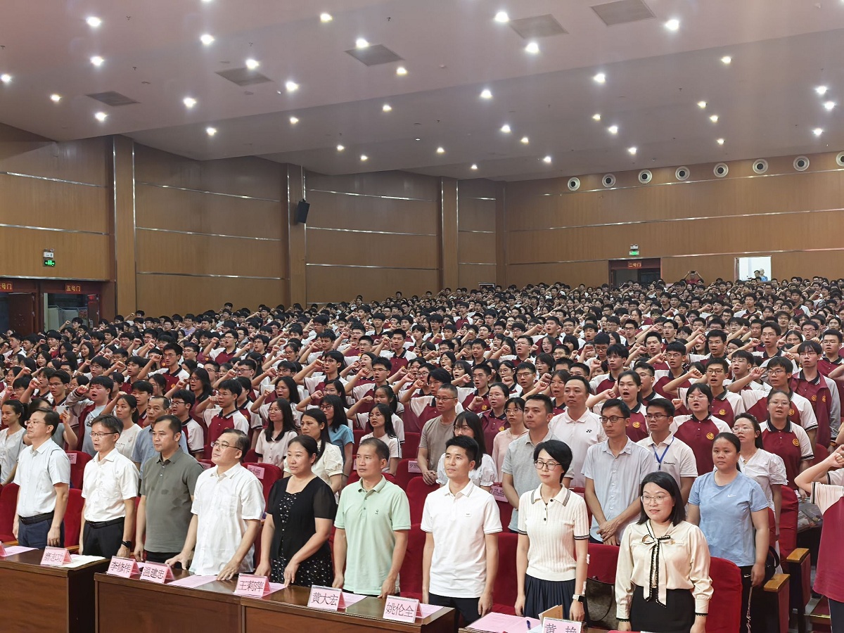 图7  图为学生集体宣誓