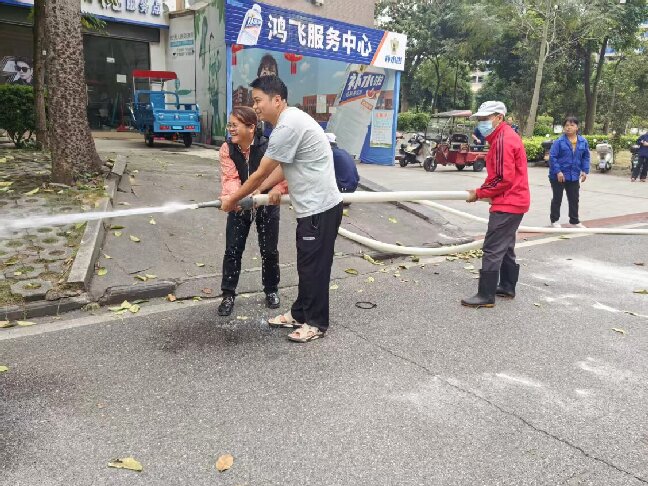 图四：消防水带喷水演练