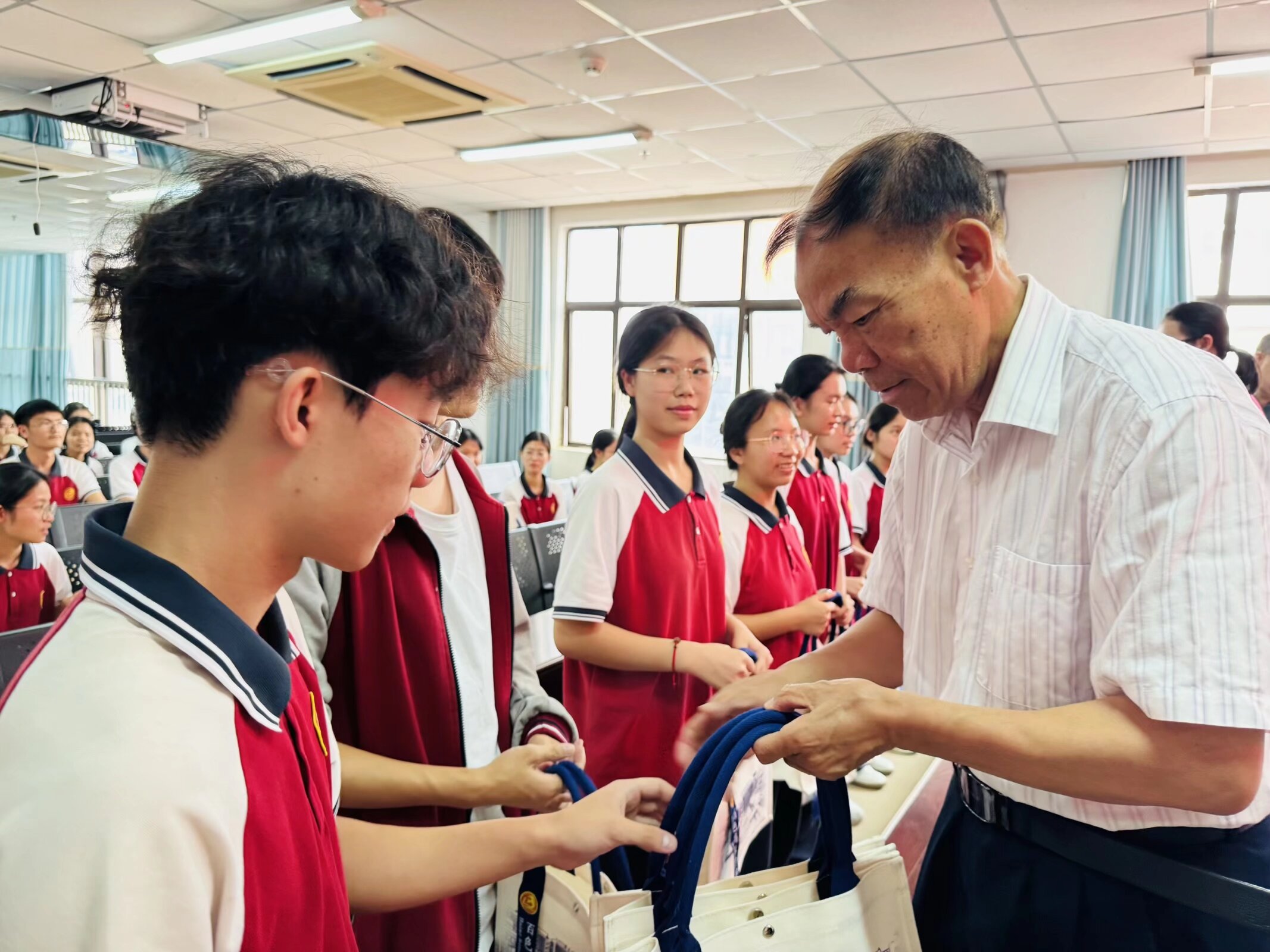 NR8AVjViQ1FBMU1qUTJNelkzT1RIU3d0eHA2NmR1SEEhIQUAcXVuZ3o!